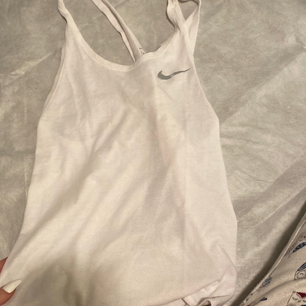 white nike tank